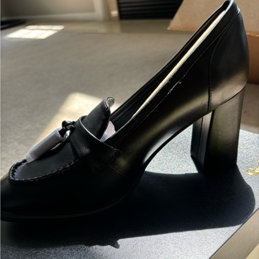 Block heel loafers never worn size 8.5 - Giao Deen